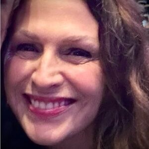 Meet your Posher, Lara